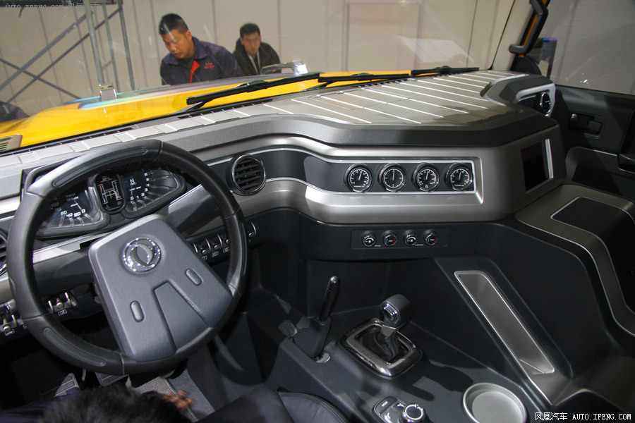 ... : 2013-4-24 10:33:21 标签: 军车 民用版 东风猛士 悍马