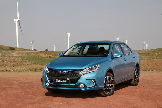 试驾比亚迪秦EV300 三百公里的新视界_凤凰网