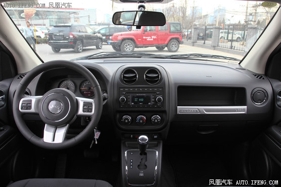 2014款 Jeep指南者 改款 2.0L 两驱进取版