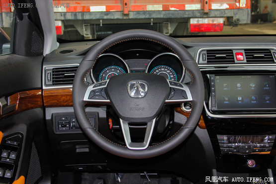 2016款 北汽威旺S50 1.5T 手动欢动尊贵型