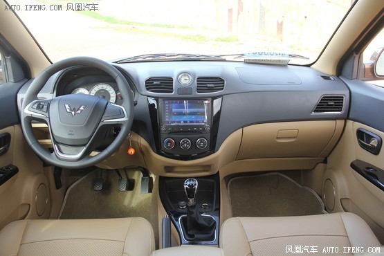 2013款 五菱宏光S 1.5L 手动豪华型