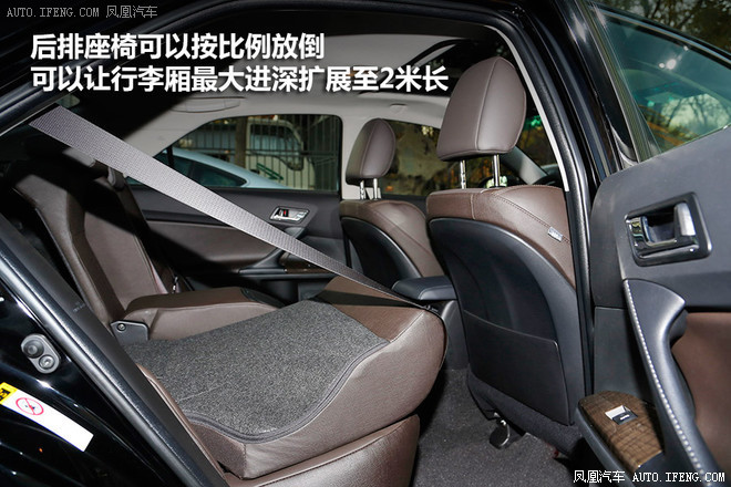 2013款 2.5V 尊锐导航版车内储物空间异常丰富