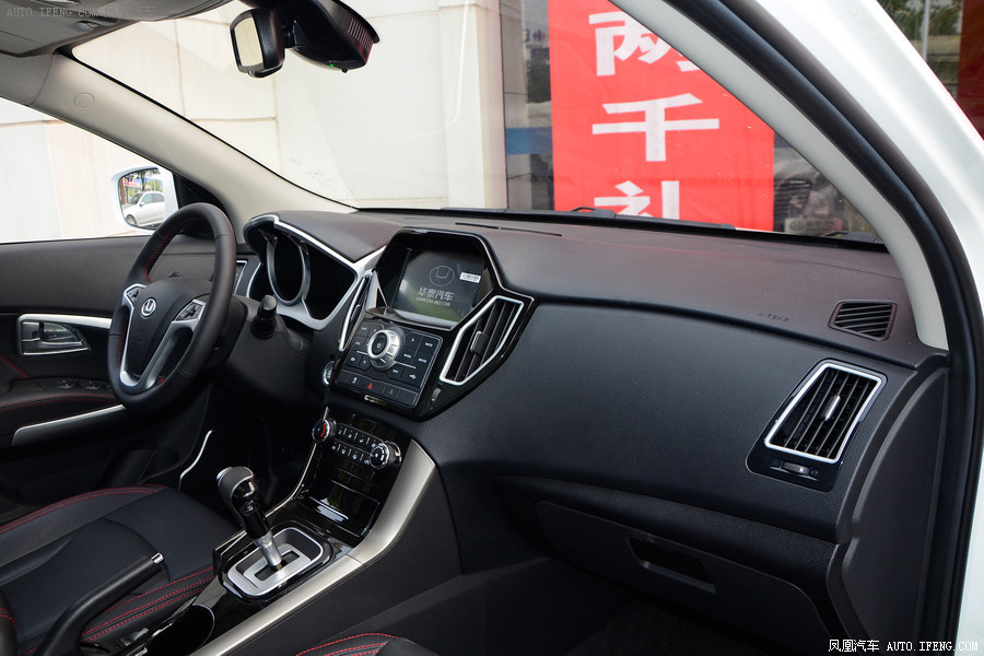 汽车图片 华泰新能源 xev260 2016款 尊贵型 内饰(63张) 外观(46张)