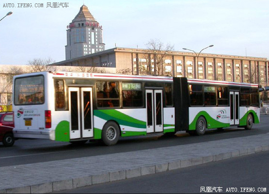 京华巡洋舰公交车图片