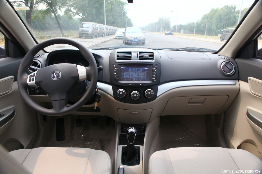 汽车图片 长安汽车 悦翔v5 2012款 1.