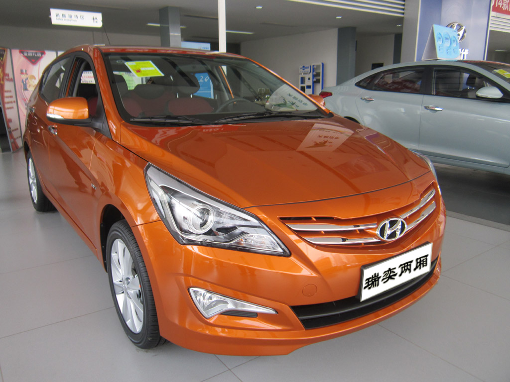 西二环北京现代瑞奕两厢到店7.29万起售