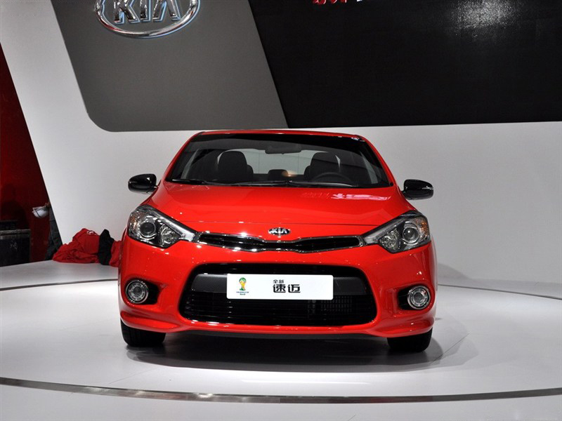 只为时尚代言 起亚速迈犹抱琵琶半遮面