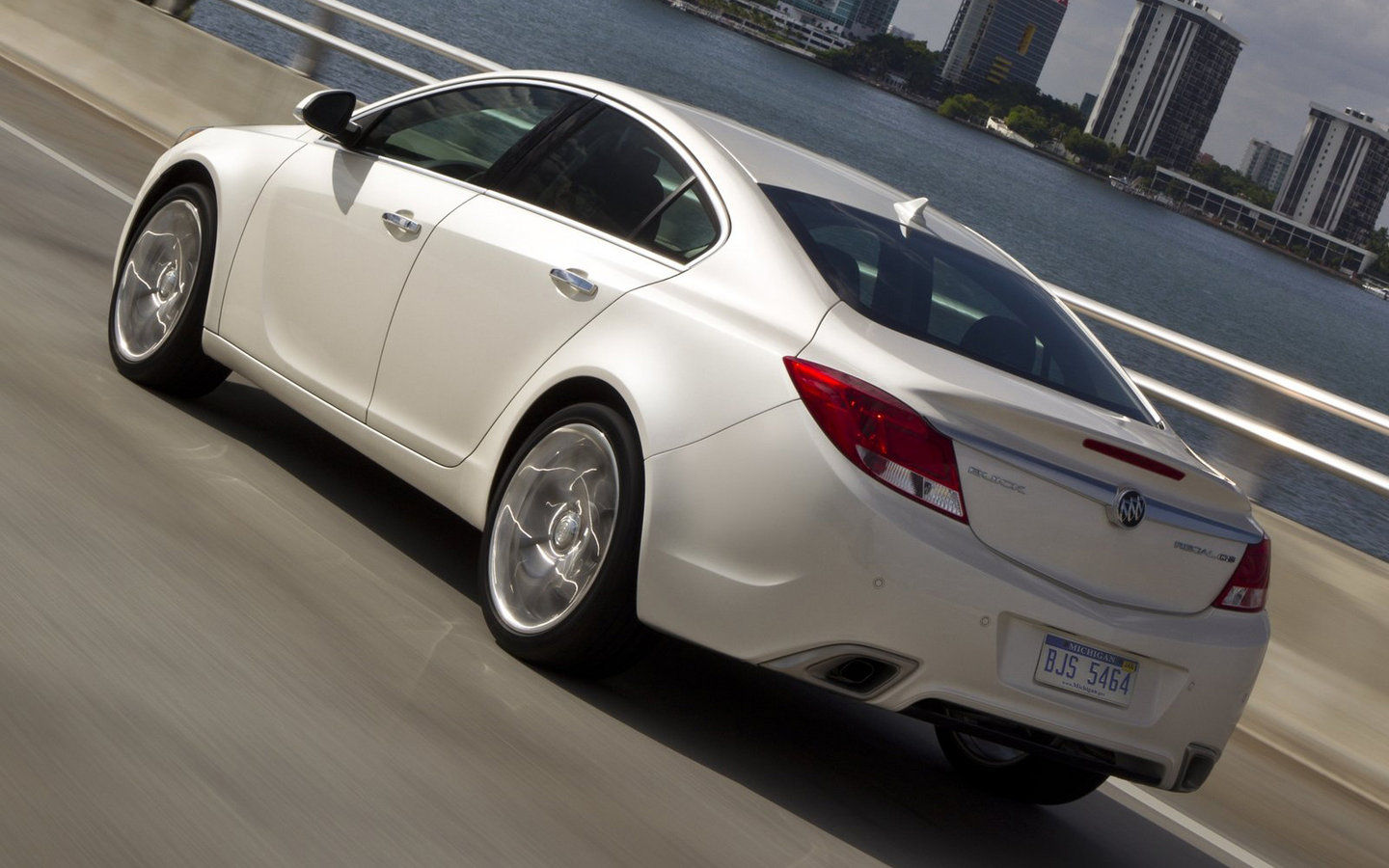 温州华太别克君威最高可享2万优惠