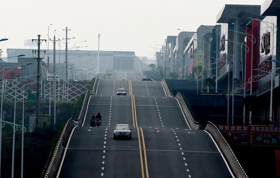 重庆现波浪形公路 司机称有腾空感很刺激